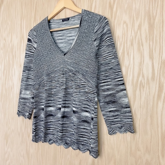 MAGASCHONI V-Neck Scalloped Hem Silk Top - Picture 4 of 7